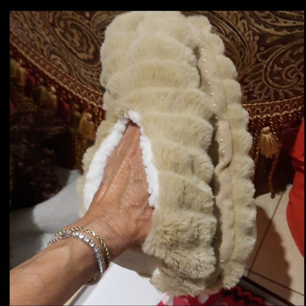 NWT Beige Tan Super Teddy Bear Soft Faux Mink Slippers 🎁 Size L/XL Skid Resist